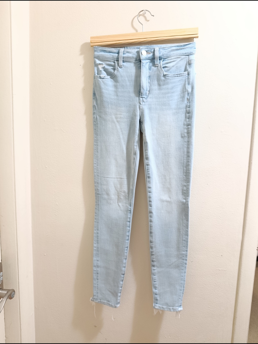 American Eagle Outfitters Light Blue Skinny Jeans
